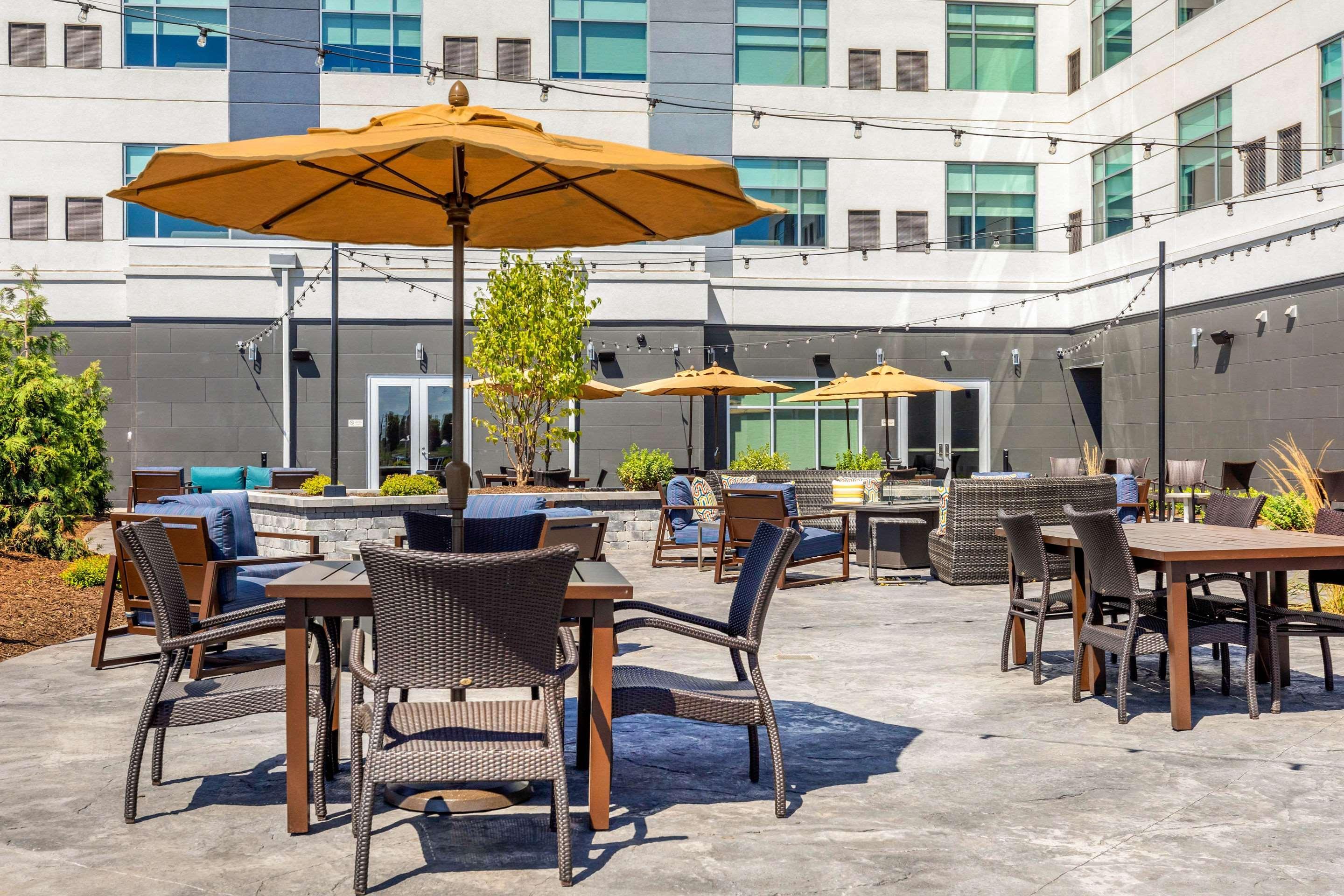 Cambria Hotel Davenport Quad Cities Bettendorf Exterior foto